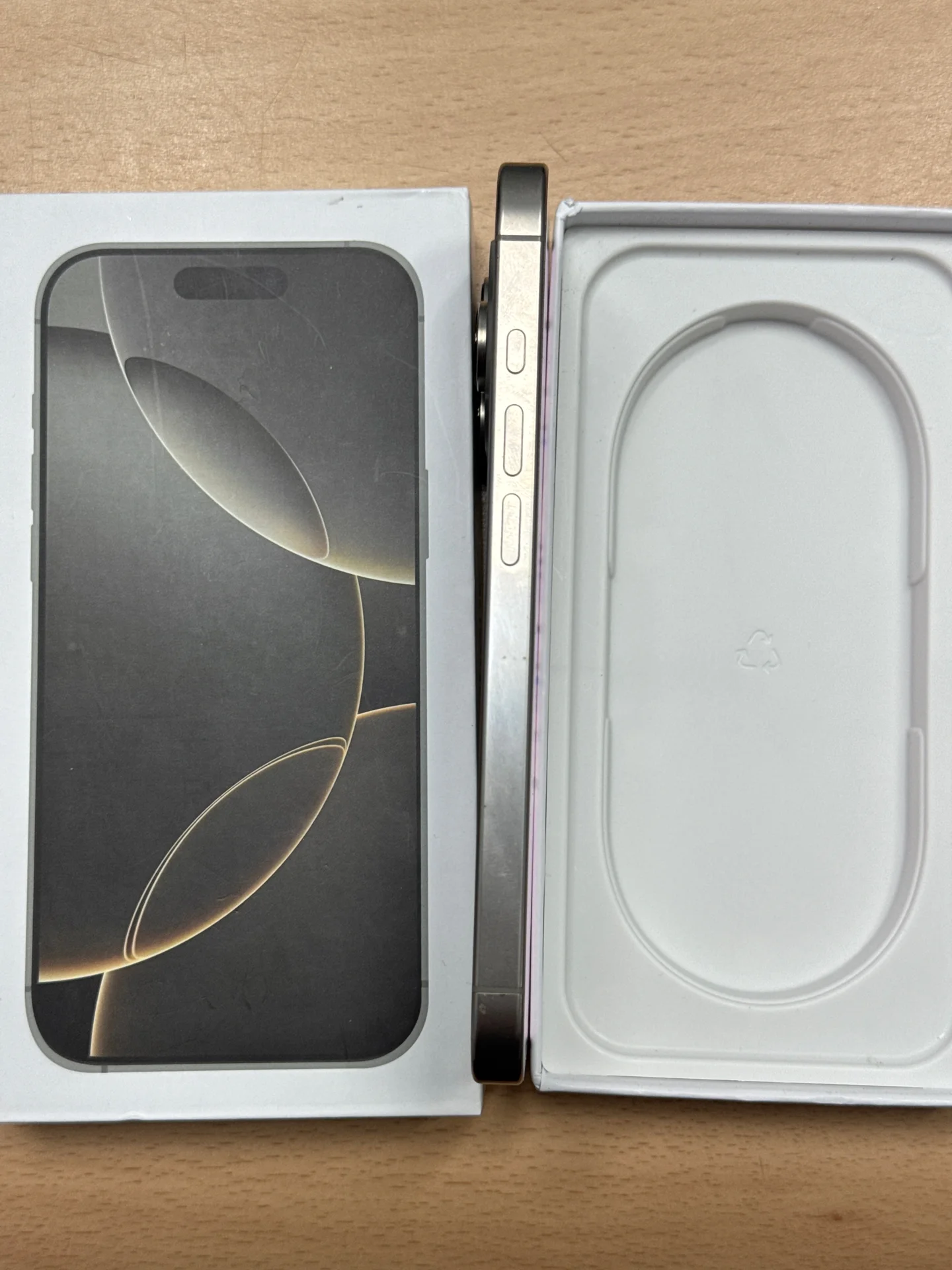 iPhone 16 pro - миниатюра 2