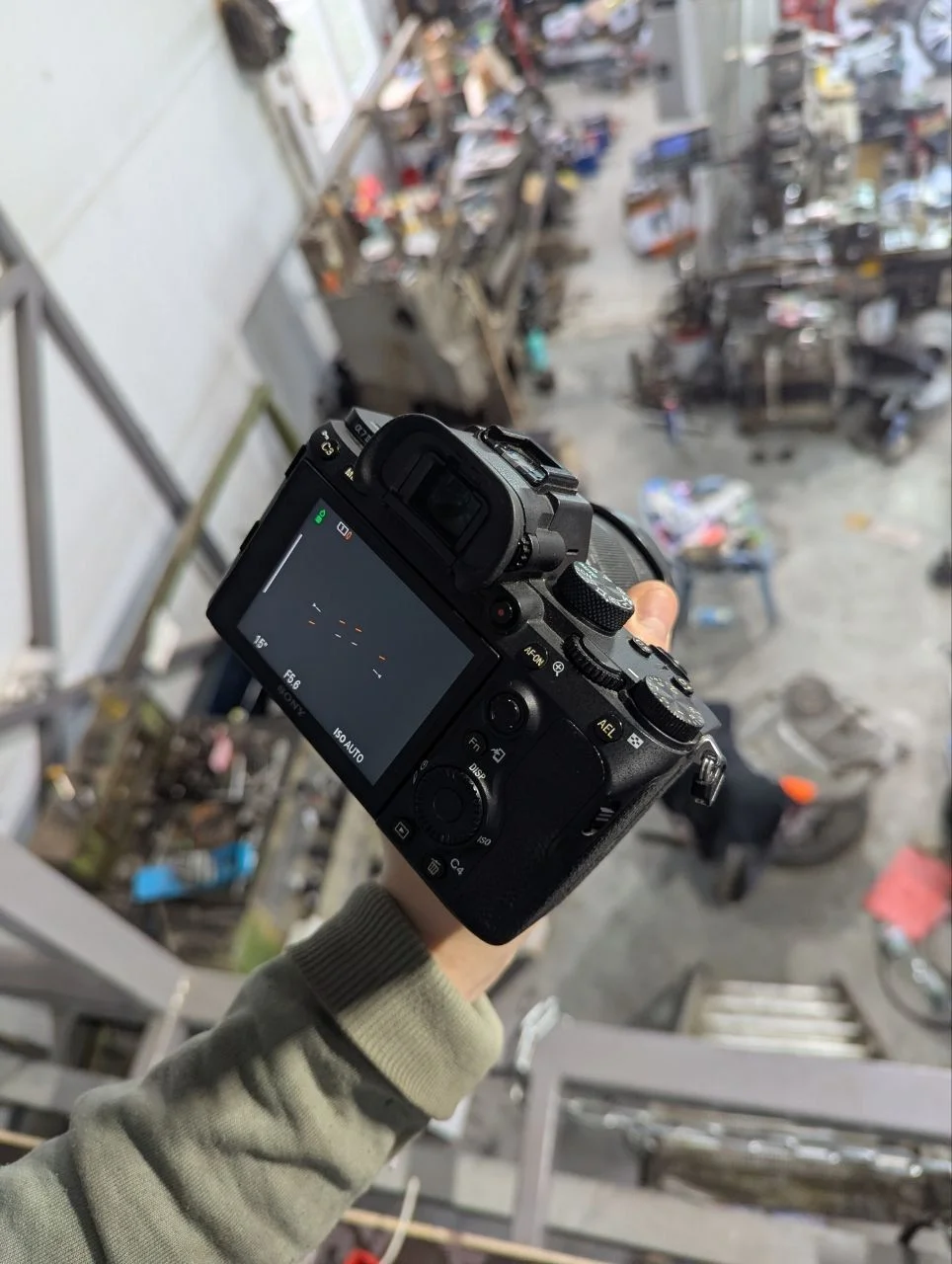 Цифровая беззеркальная камера Sony A7 III + kit - миниатюра 2