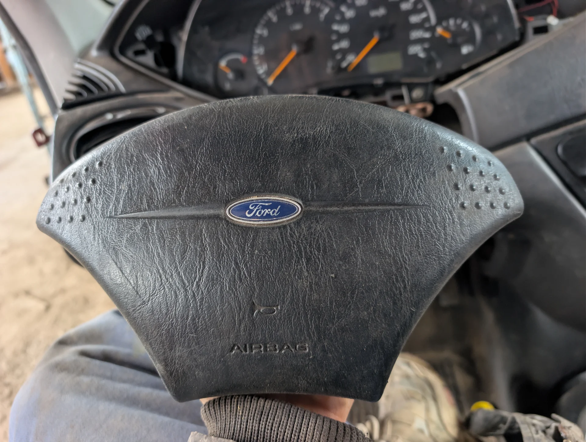 Подушка безопасности водителя Ford Focus 1 - изображение 1