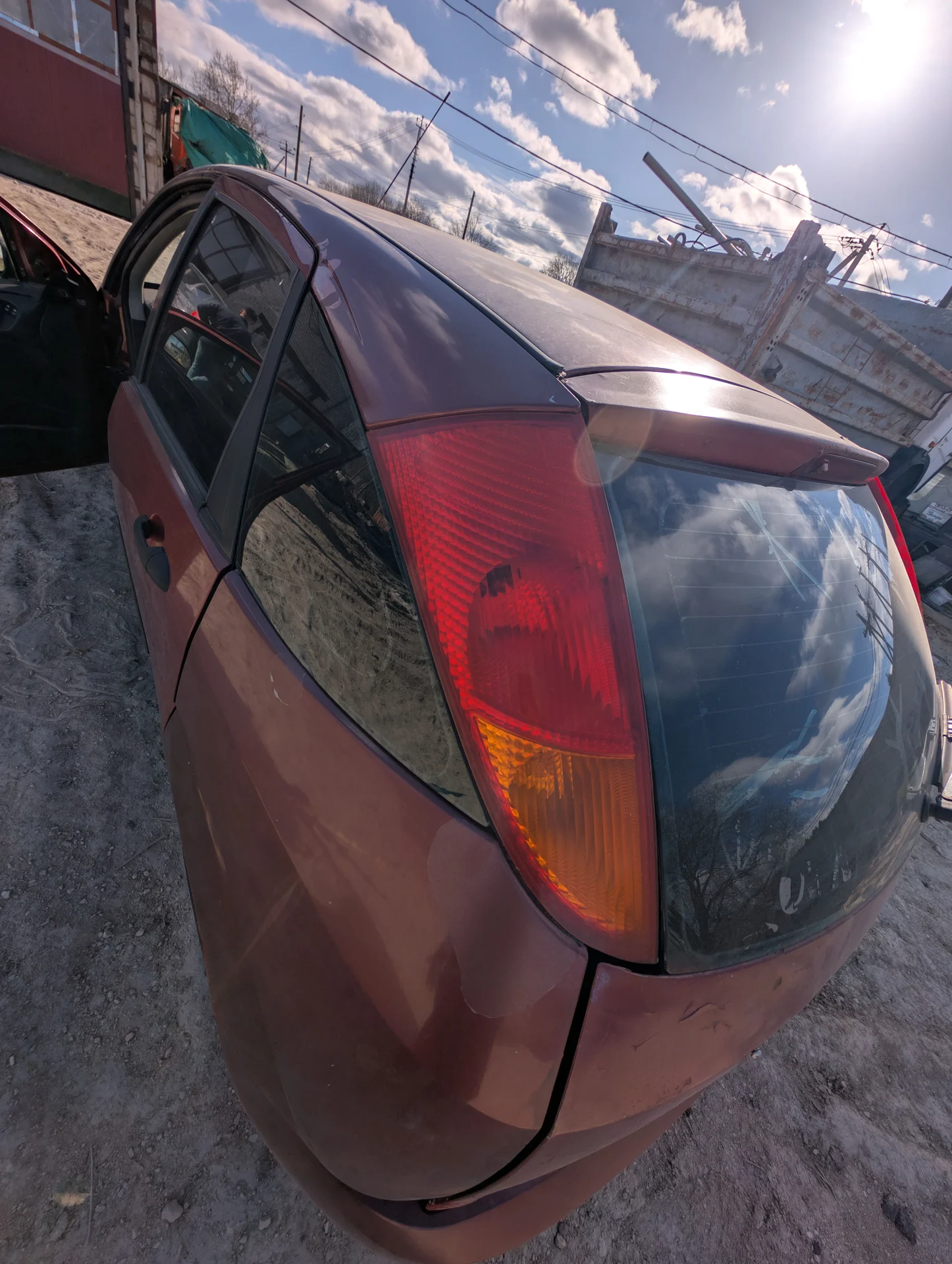 Фонарь задний левый Ford Focus 1 - миниатюра 2