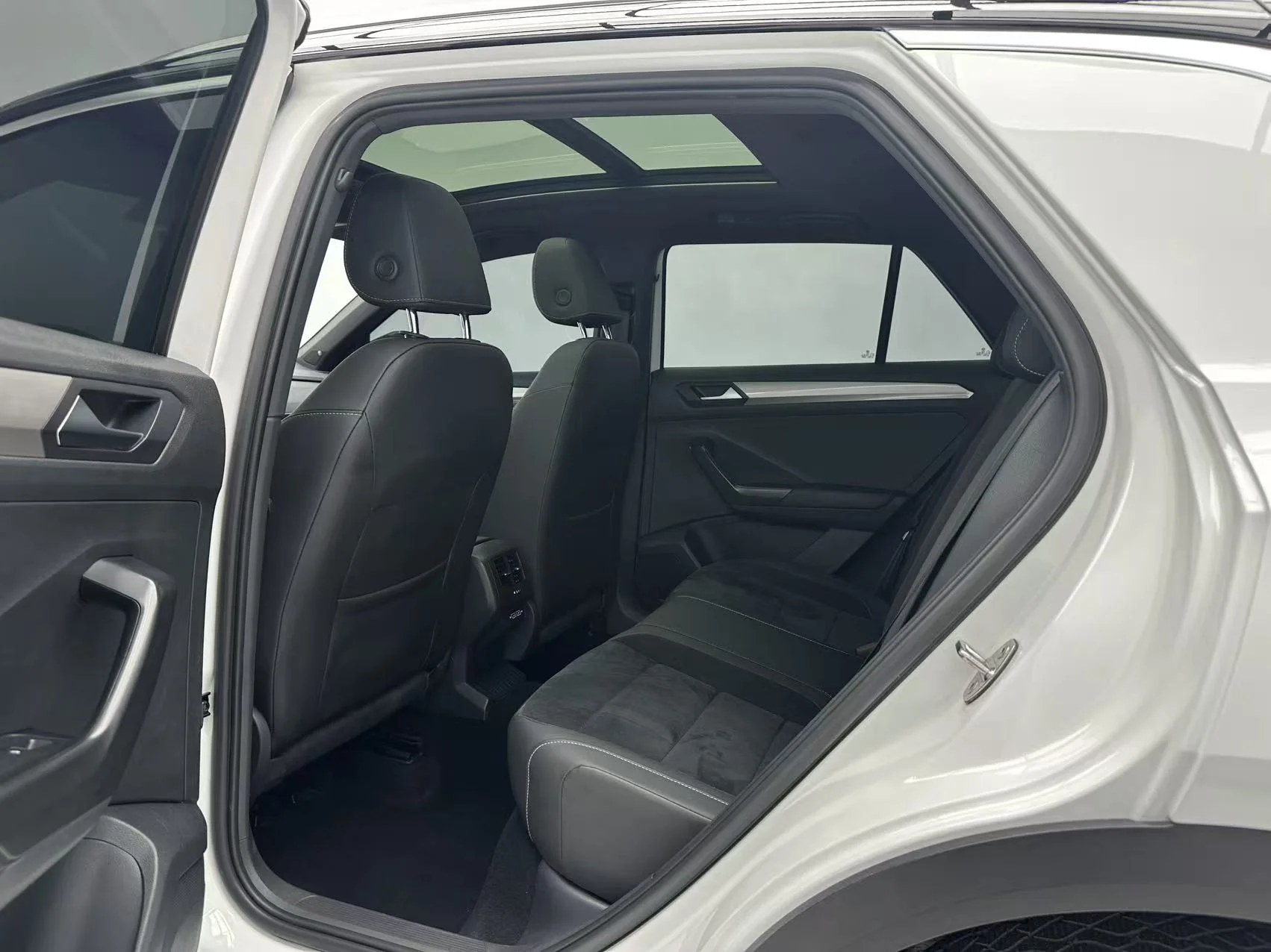 Volkswagen T-ROC 2022 R-Line Pro PLUS - миниатюра 8