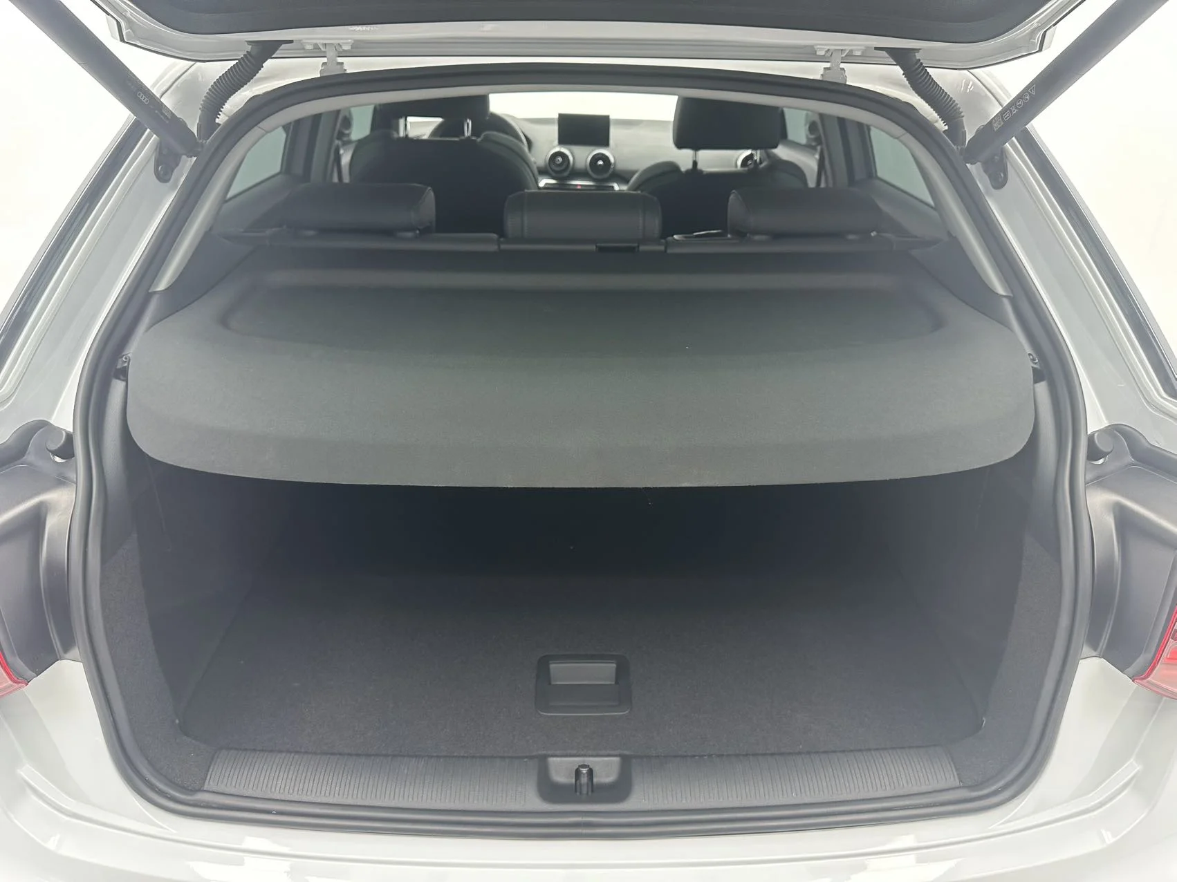 Audi Q2L 2023 г - миниатюра 10