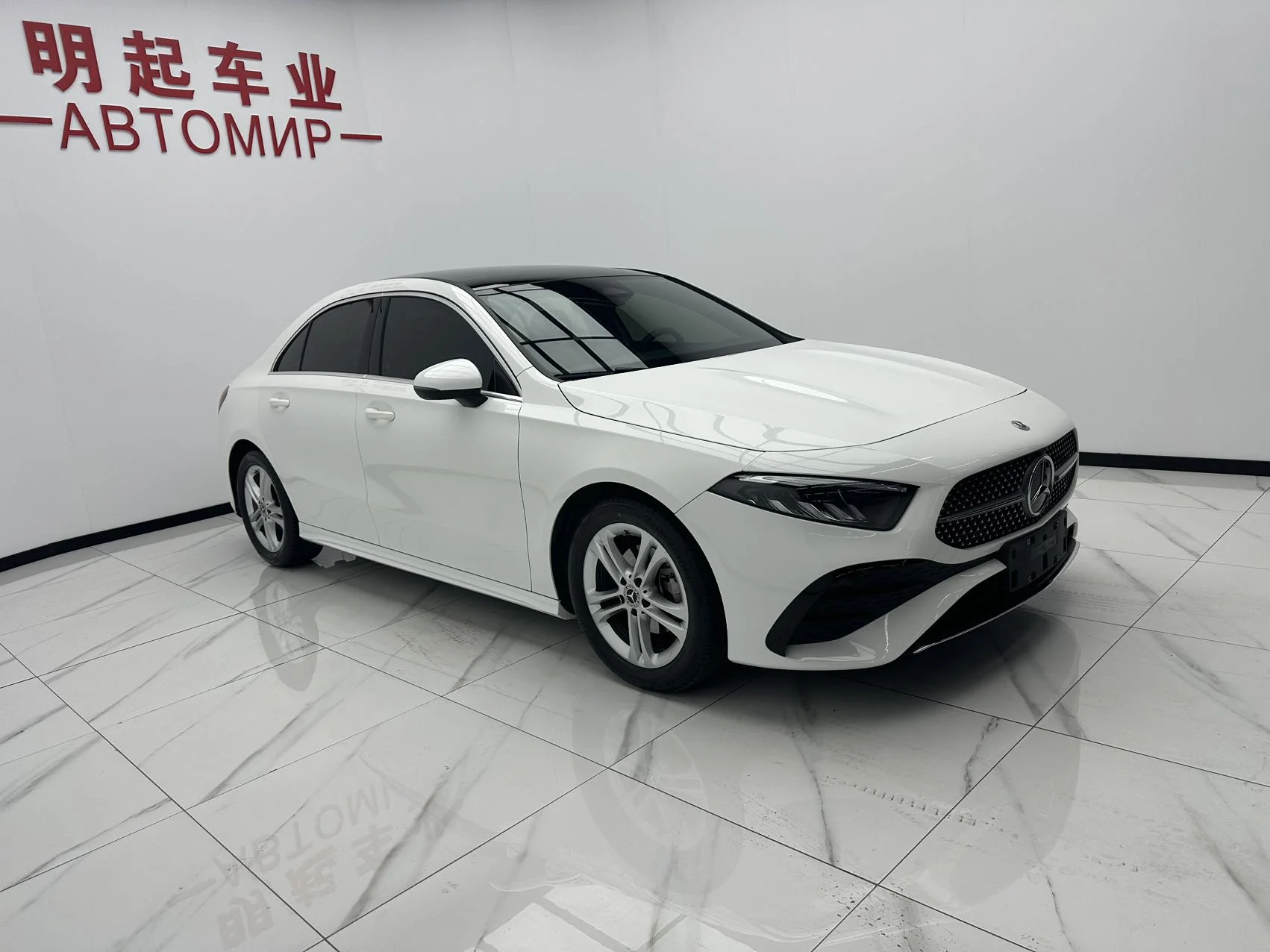 Mercedes-Benz A-Class A 180 L 2023 - миниатюра 2