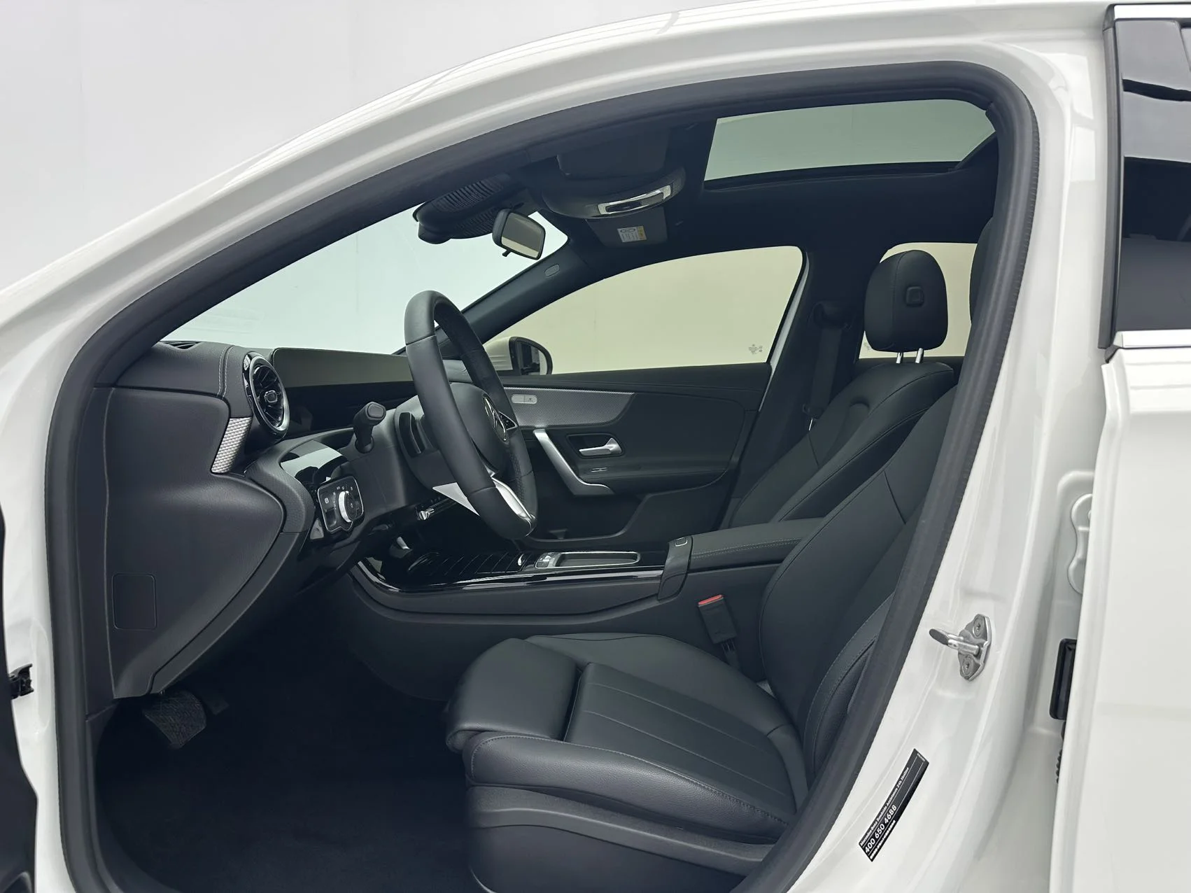 Mercedes-Benz A-Class A 180 L 2023 - миниатюра 10