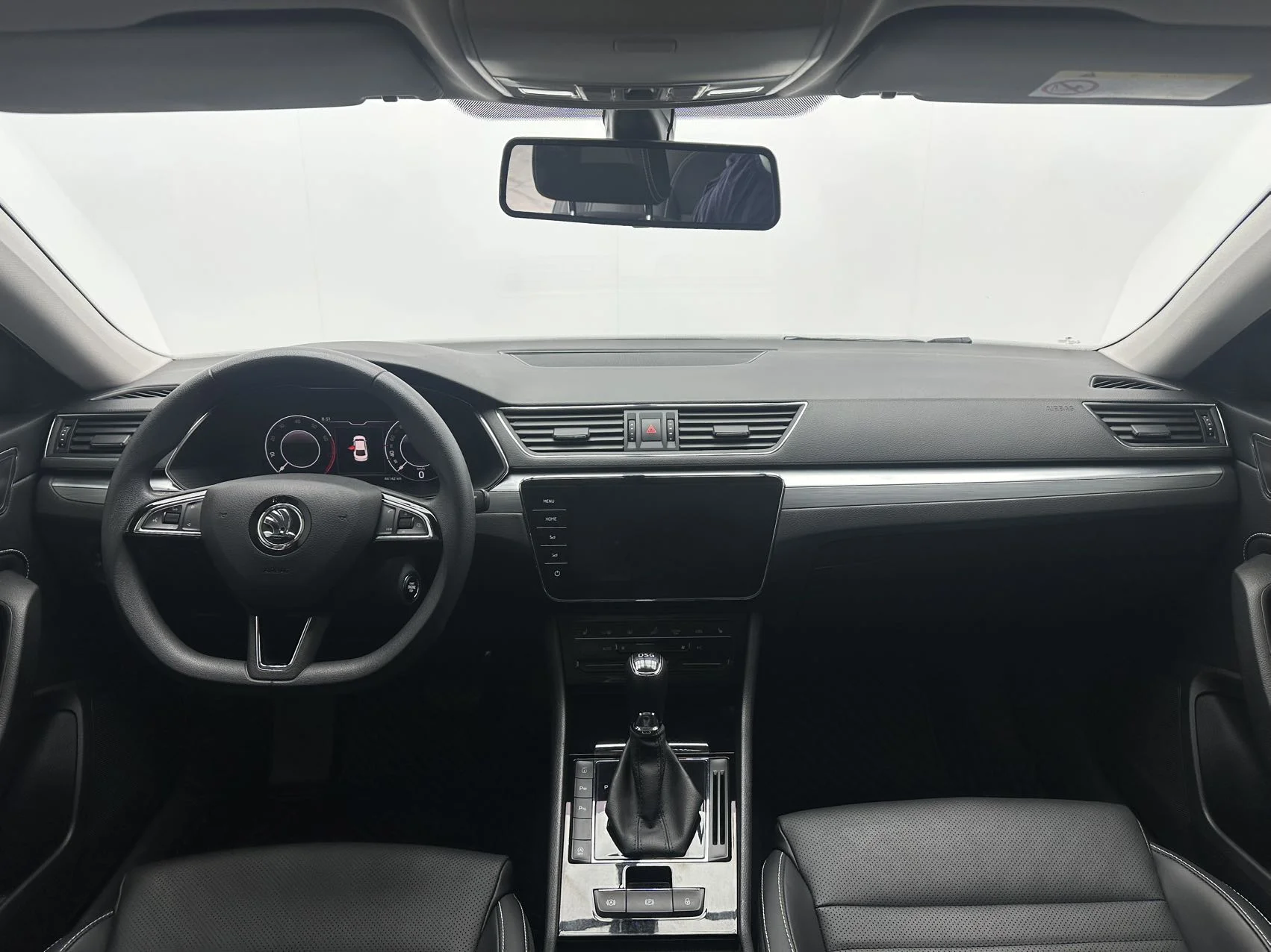 Škoda Superb Deluxe TSI280 DSG 2023 - миниатюра 7