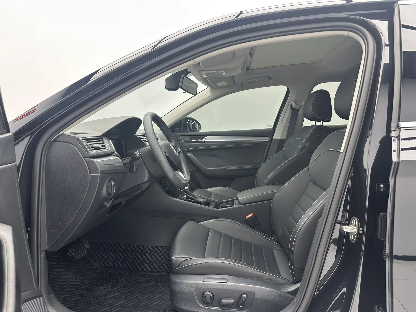 Škoda Superb Deluxe TSI280 DSG 2023 - миниатюра 8