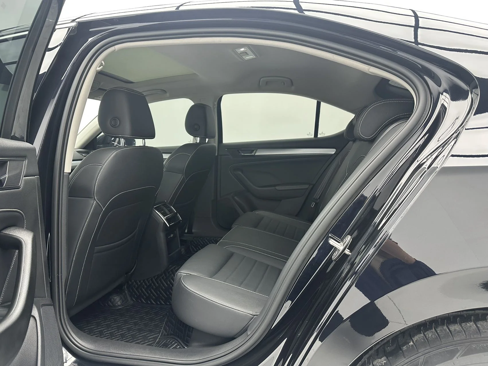 Škoda Superb Deluxe TSI280 DSG 2023 - миниатюра 9