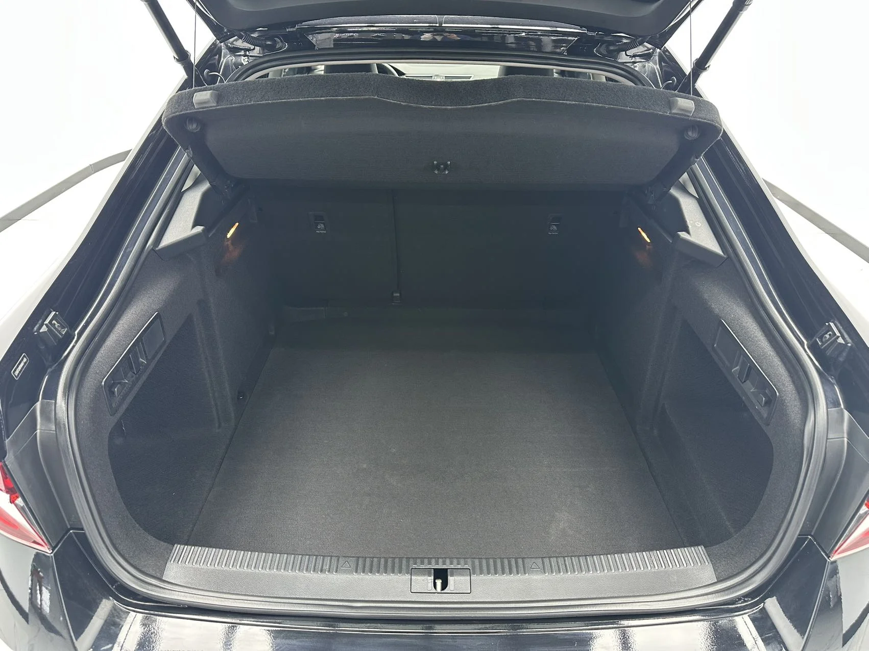 Škoda Superb Deluxe TSI280 DSG 2023 - миниатюра 12