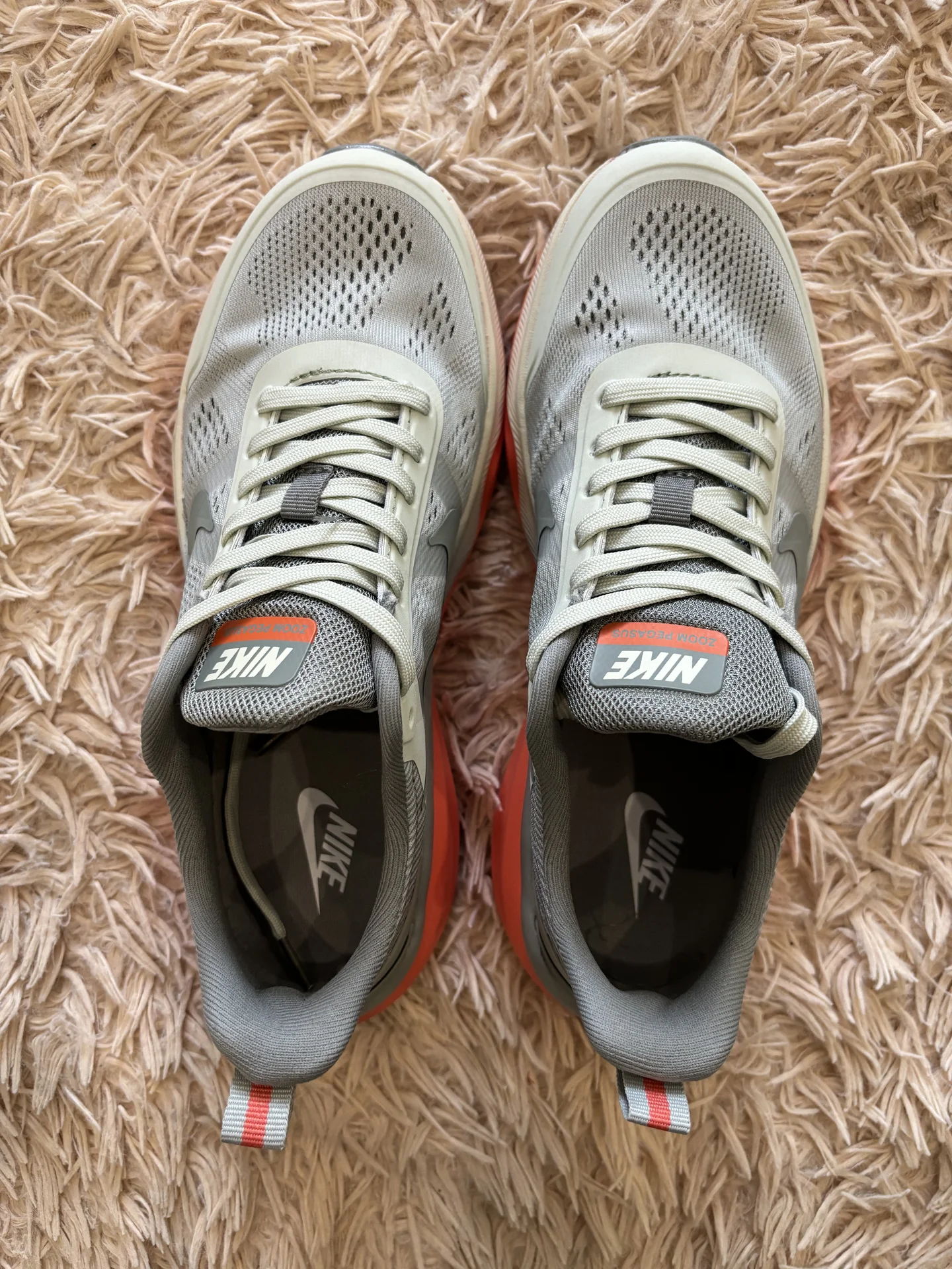 Кроссовки новые с логотипом Nike - миниатюра 2