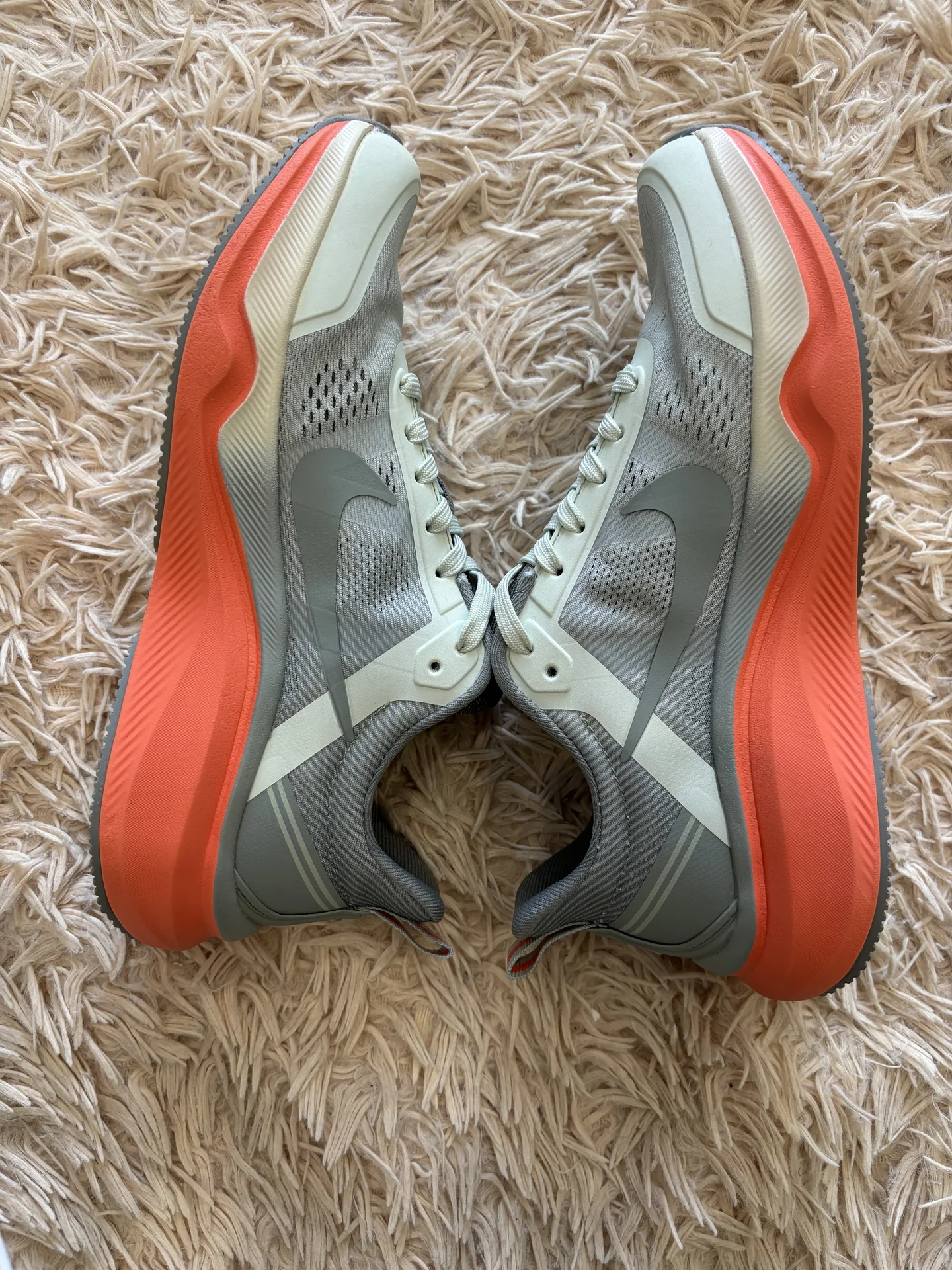 Кроссовки новые с логотипом Nike - миниатюра 3