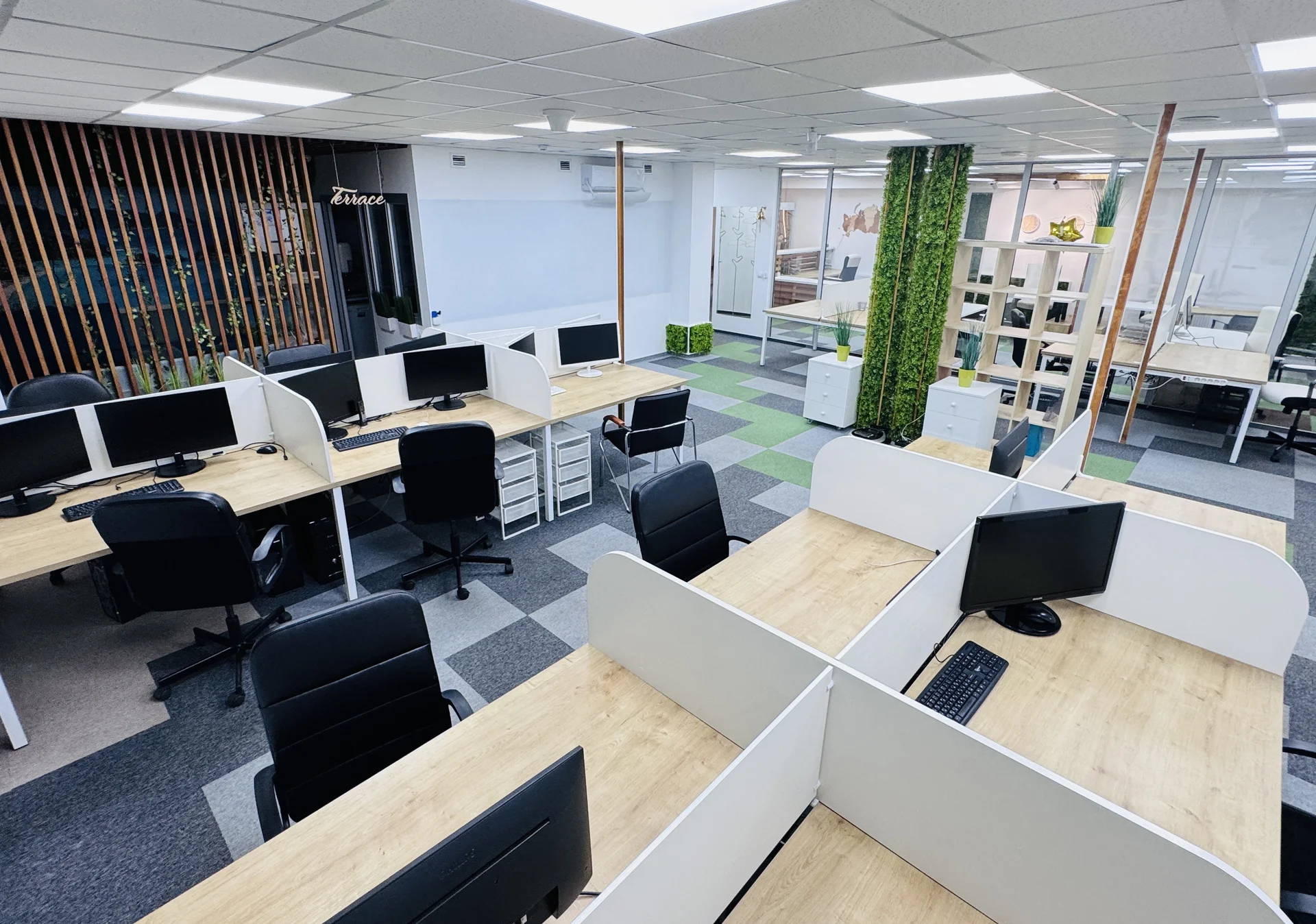 Современный офис OpenSpace, в стиле Яндекса и Авит - миниатюра 23