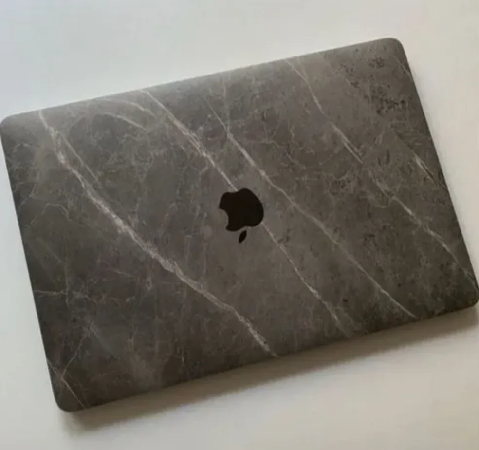 Apple MacBook Pro 13 (2017, 4 порта Thunderbolt 3) - миниатюра 2