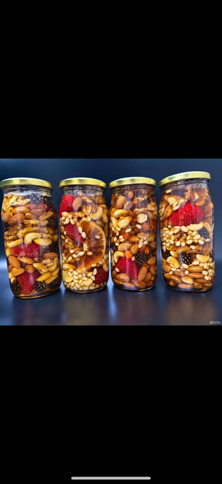 Баночки меда с орехом