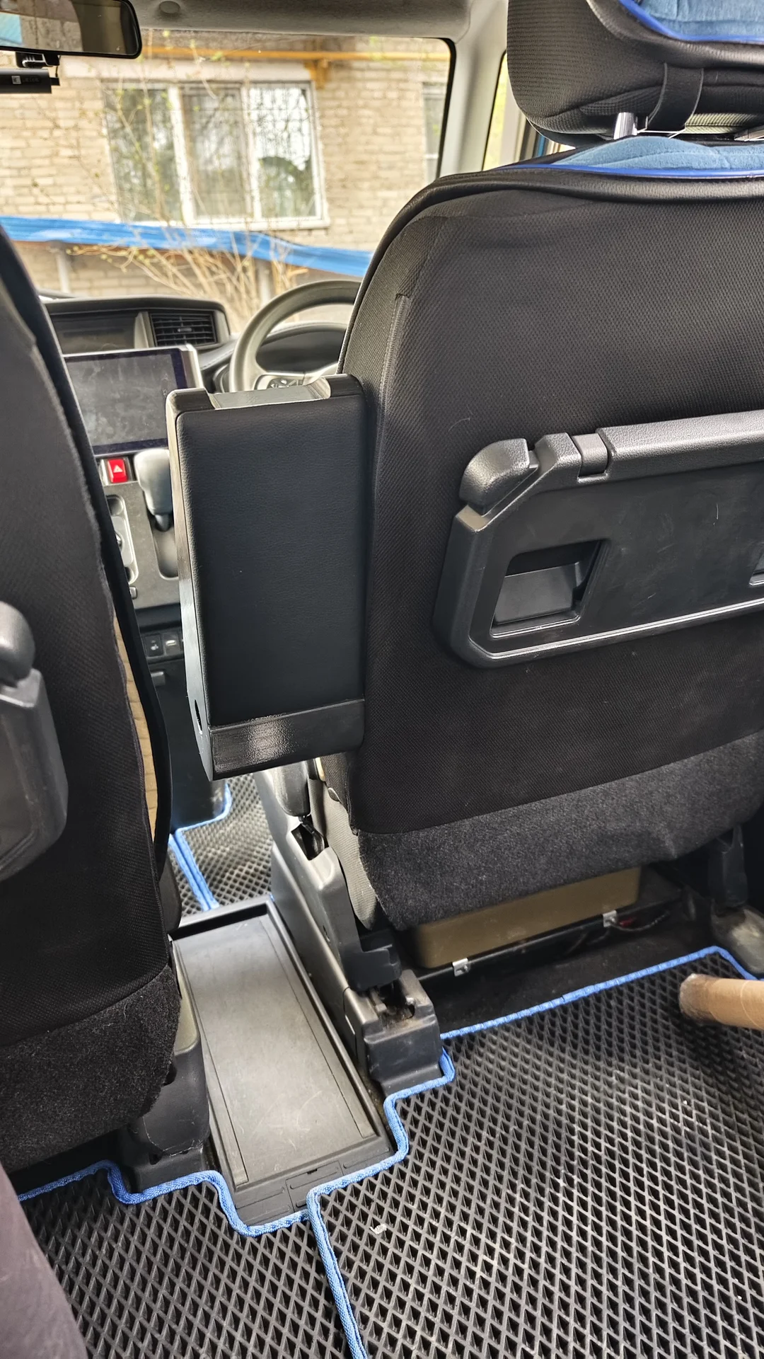 Подлокотник toyota roomy - миниатюра 3