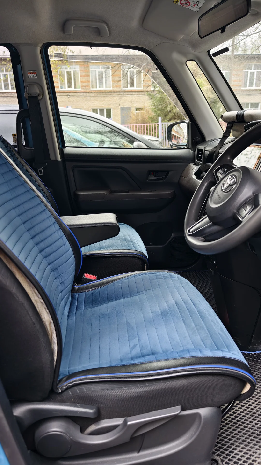 Подлокотник toyota roomy - миниатюра 6