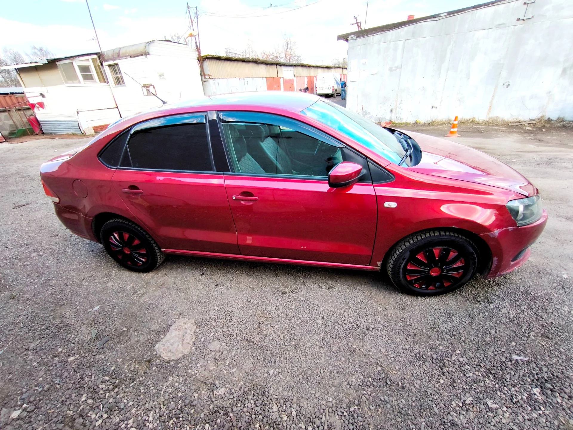 Volkswagen Polo, 2012, МТ - миниатюра 2