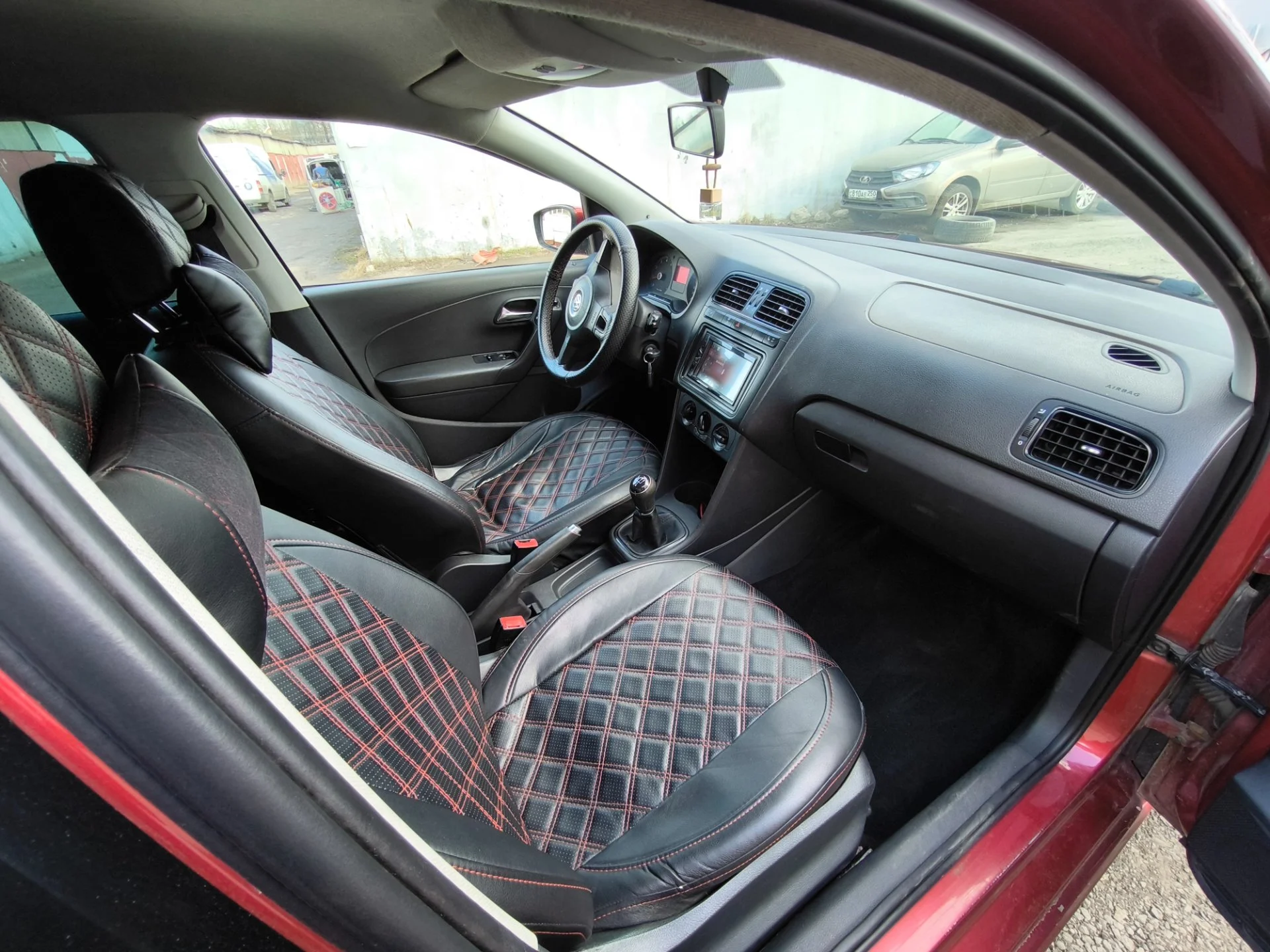 Volkswagen Polo, 2012, МТ - миниатюра 12