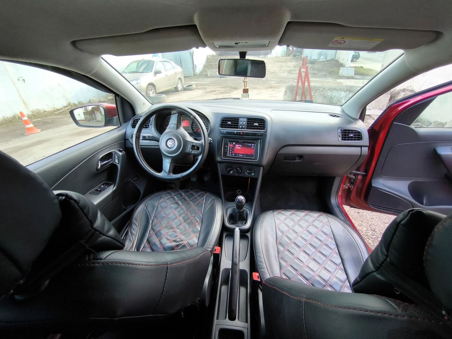 Volkswagen Polo, 2012, МТ - миниатюра 13