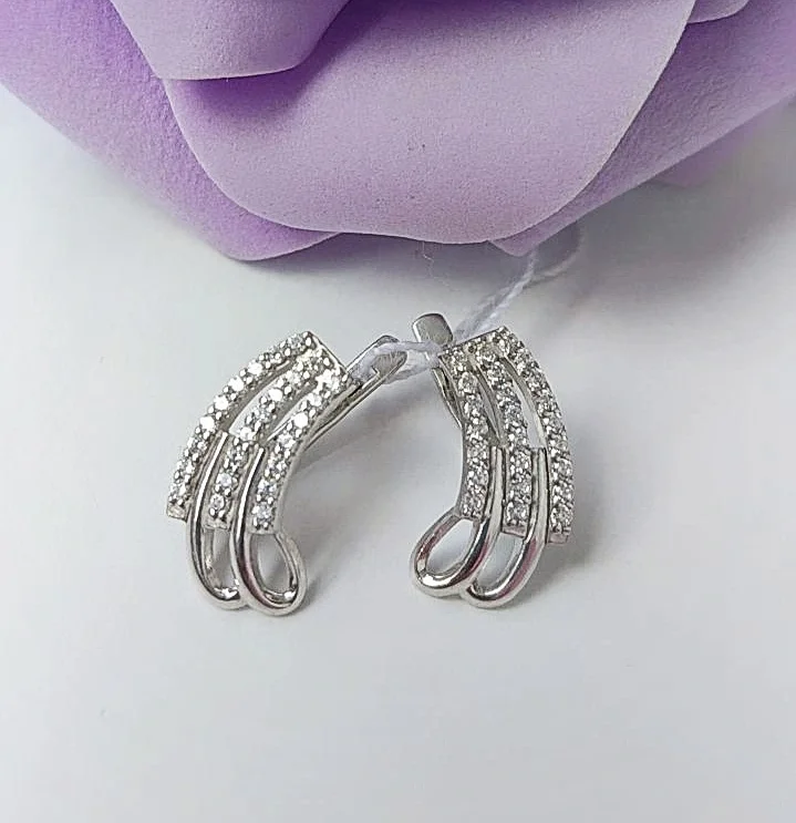 Серебряные серьги с фианитами - изображение 1