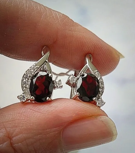 Серебряные серьги с гранатами - изображение 1