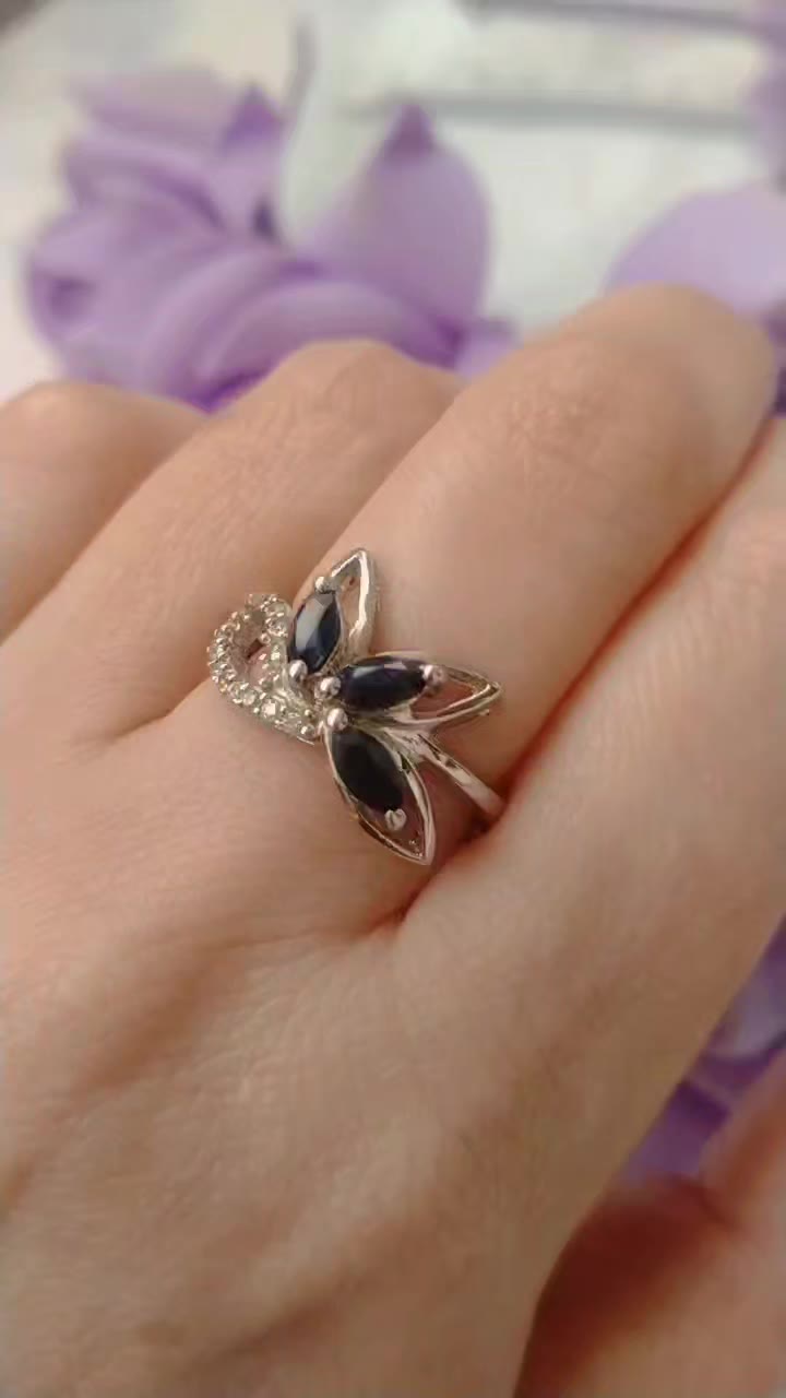 Серебряное кольцо с сапфирами, серебро 925 проба, новое - видео 10