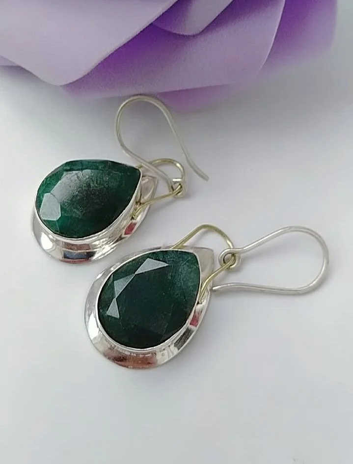 Серебряные серьги с изумрудами - миниатюра 2