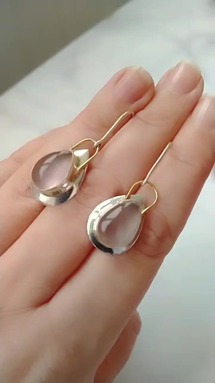 Серебряные серьги с розовым кварцем - видео 6