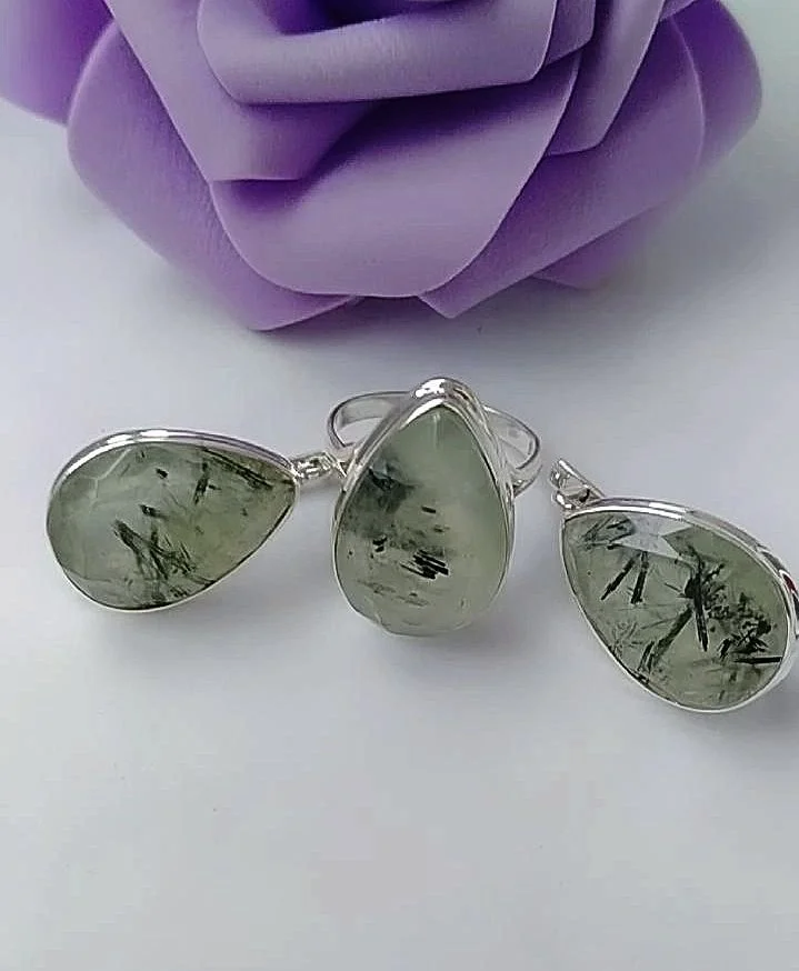 Серебряный комплект с пренитами - изображение 1