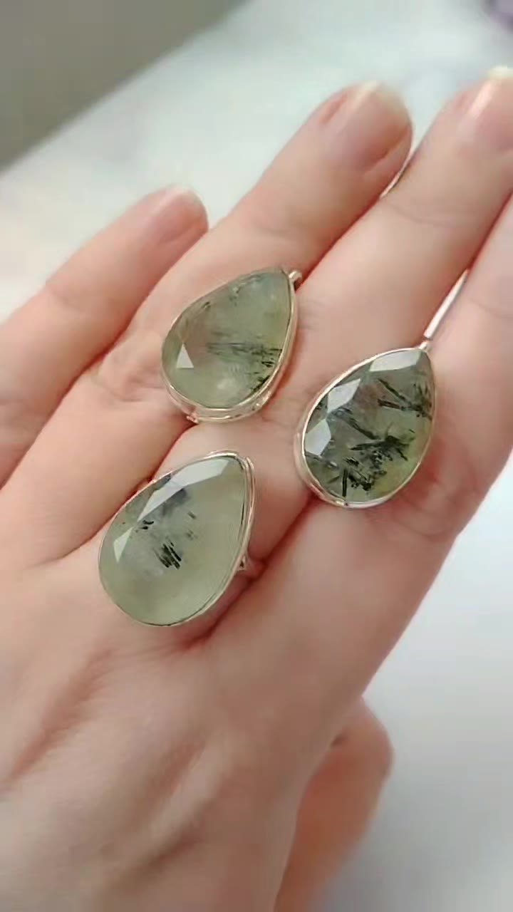 Серебряный комплект с пренитами - видео 8