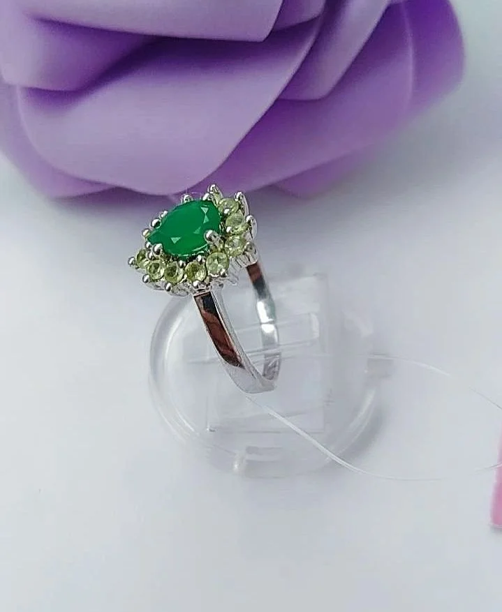 Серебряное кольцо с зелёным агатом и хризолитами - миниатюра 2