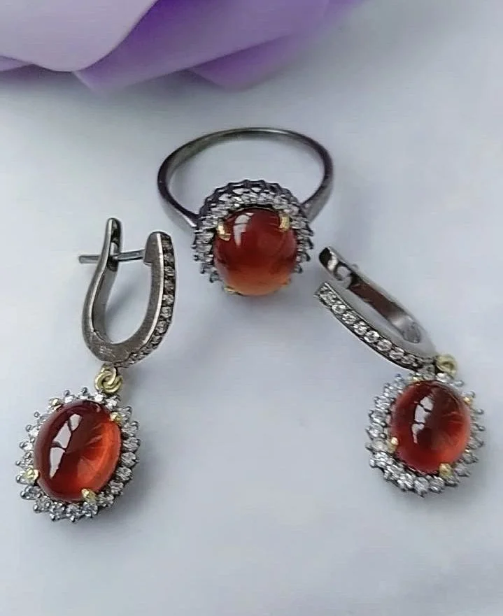 Серебряный комплект с гранатами гессонитами