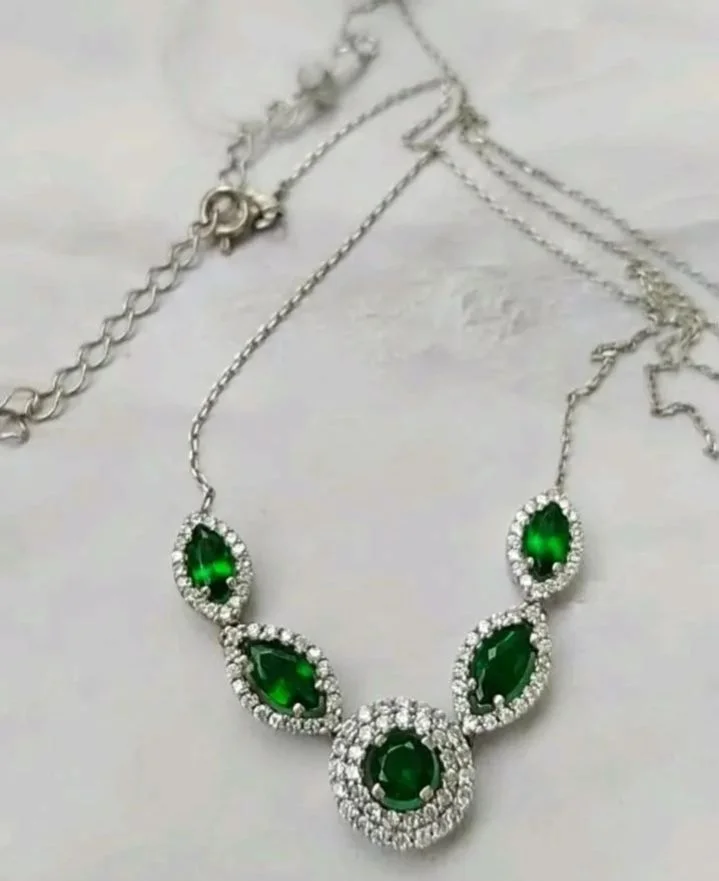 Серебряное колье с фианитами - миниатюра 3