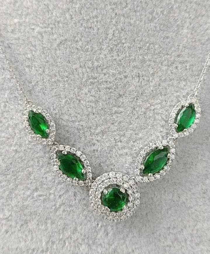 Серебряное колье с фианитами - миниатюра 4