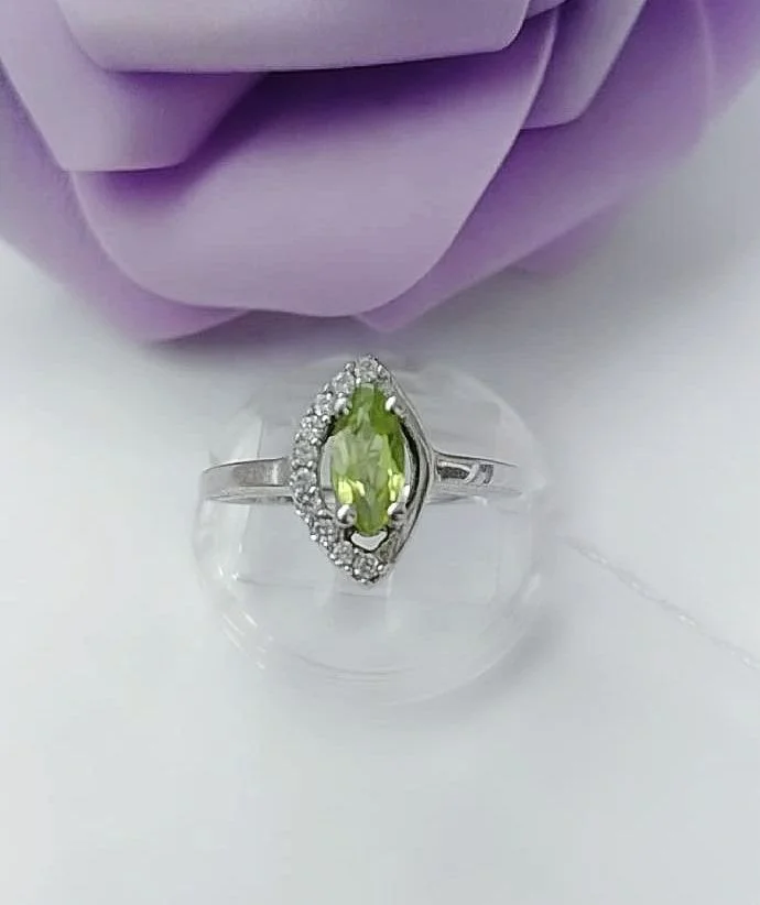 Серебряное кольцо с хризолитом - изображение 1