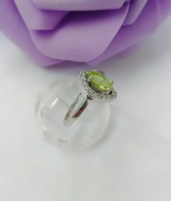 Серебряное кольцо с хризолитом - миниатюра 2