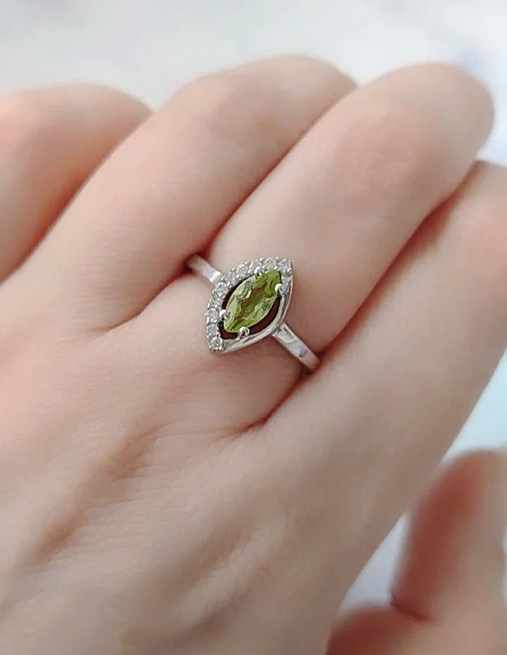 Серебряное кольцо с хризолитом - миниатюра 4