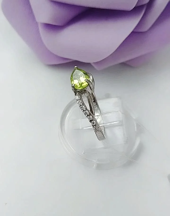 Серебряное кольцо с хризолитом - миниатюра 2