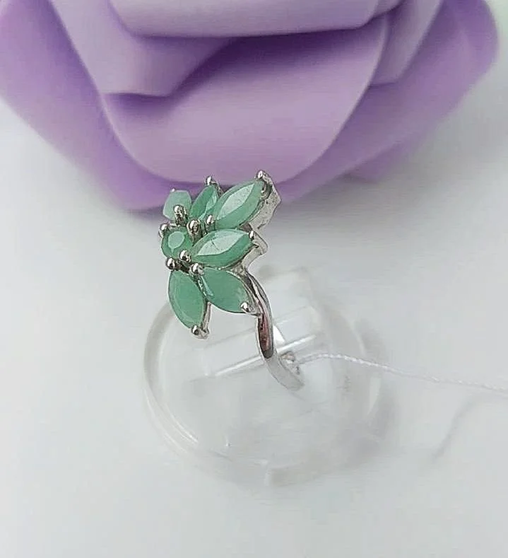 Серебряное кольцо с изумрудами - миниатюра 2