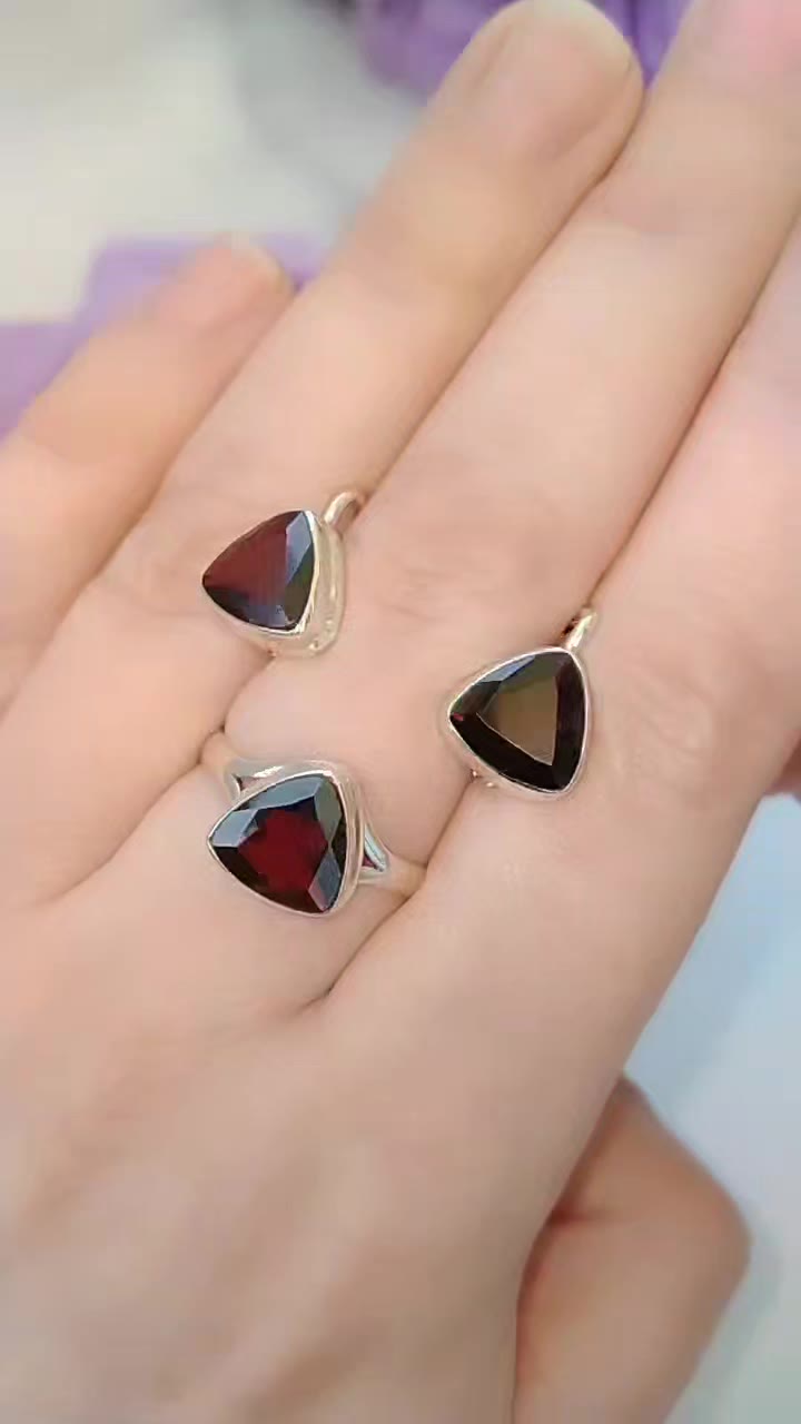 Серебряный комплект с гранатами - видео 7