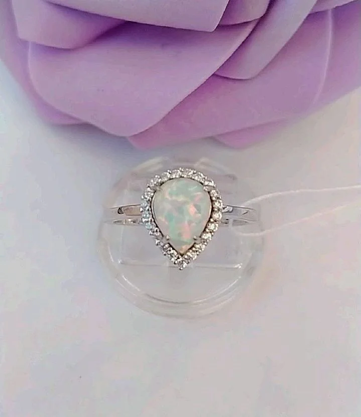Серебряное кольцо с белым опалом - изображение 1
