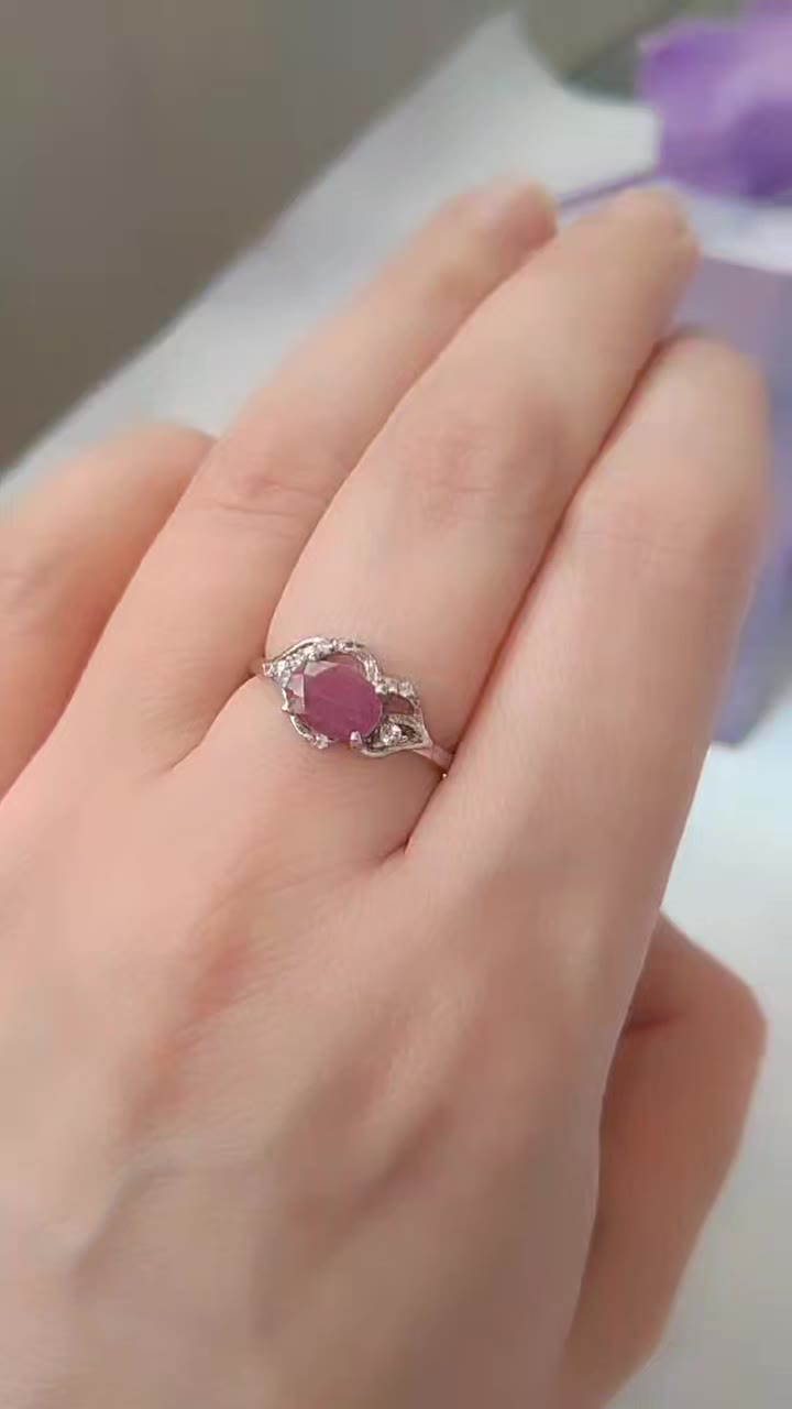 Серебряное кольцо с рубином, 17,5 размер - видео 8