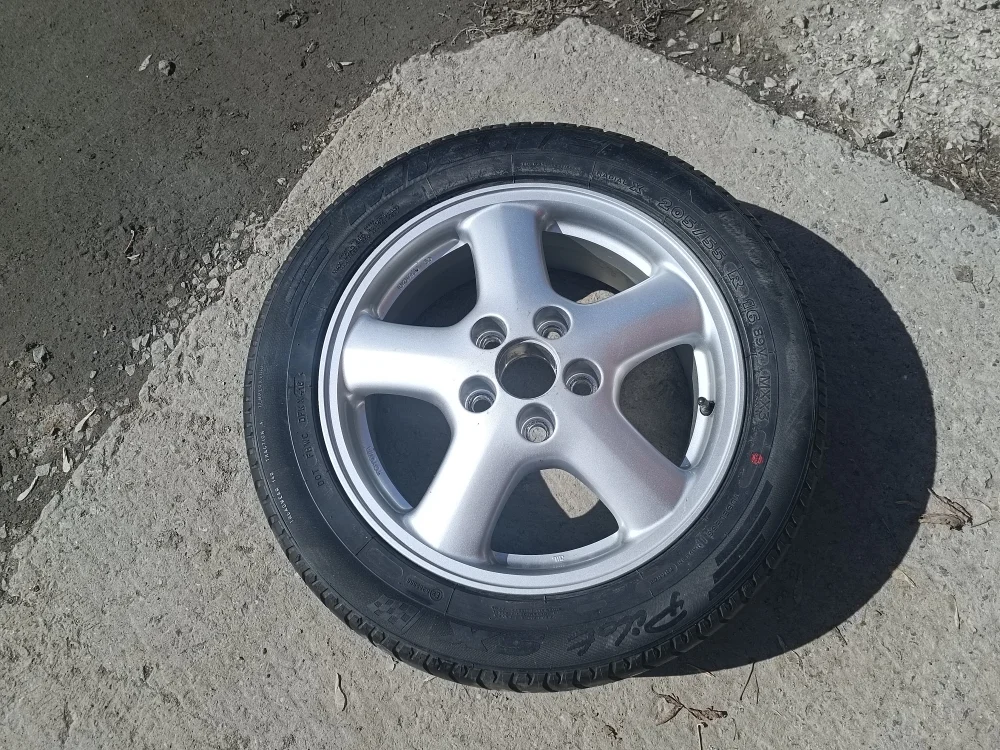 Продам оригинальную запаску Toyota R16 - изображение 1
