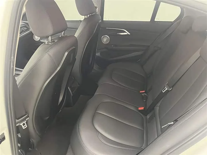 BMW 1-Series 120i M Sport 2023 г.в. - миниатюра 13