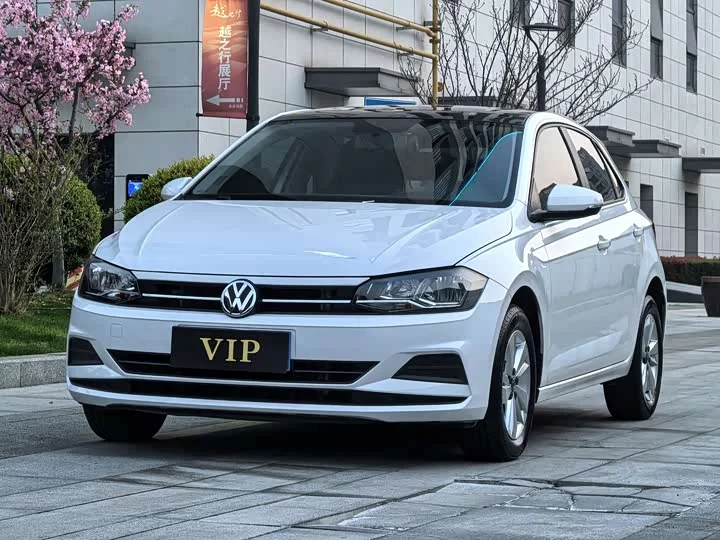 Volkswagen Polo Plus 1.5L  AMT 2023 г.в. - миниатюра 2