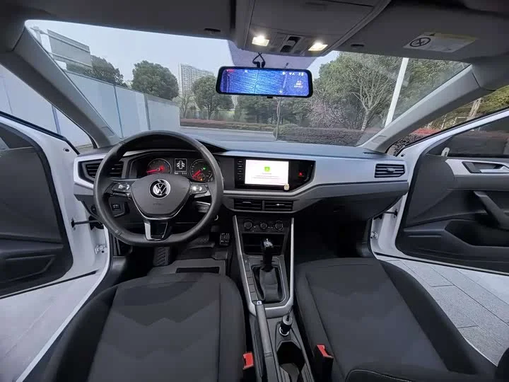 Volkswagen Polo Plus 1.5L  AMT 2023 г.в. - миниатюра 7