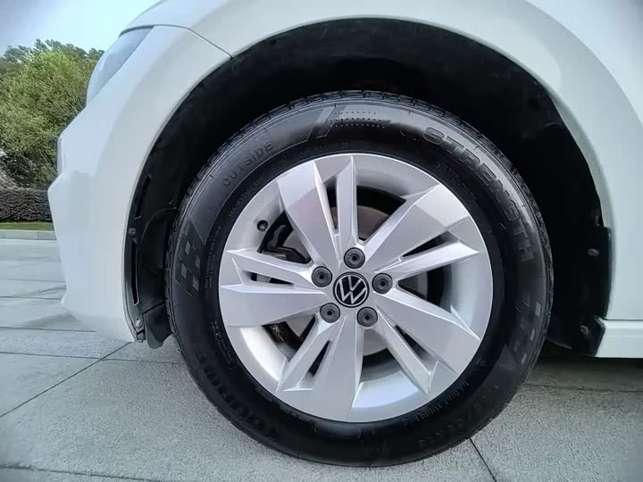 Volkswagen Polo Plus 1.5L  AMT 2023 г.в. - миниатюра 14