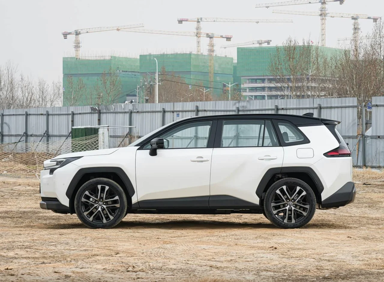 TOYOTA RAV 4 2026 г.в. - миниатюра 3