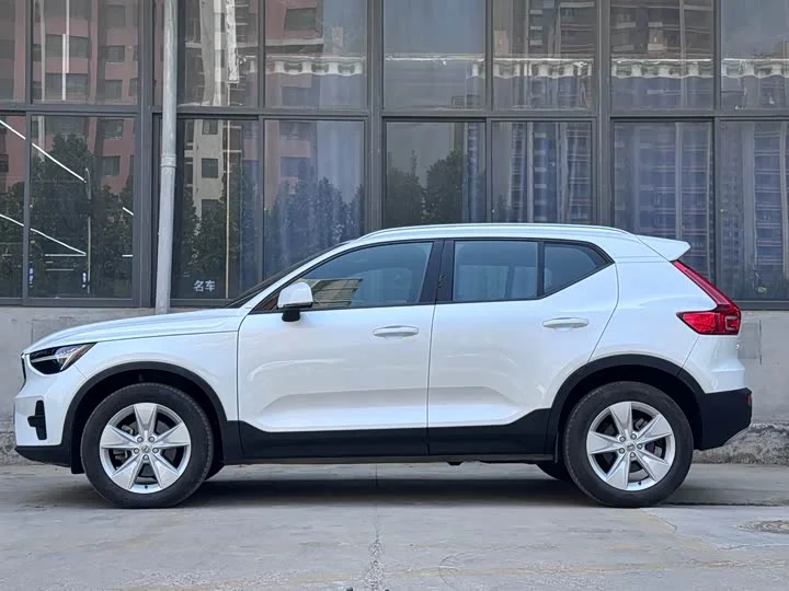 Volvo XC40 2023 г.в. - миниатюра 9