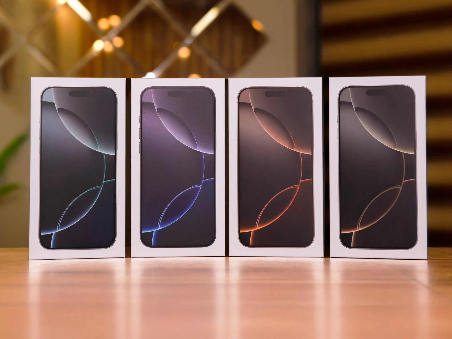 Коробка iPhone 16 Pro Desert Titanium (Пустынный) - миниатюра 3