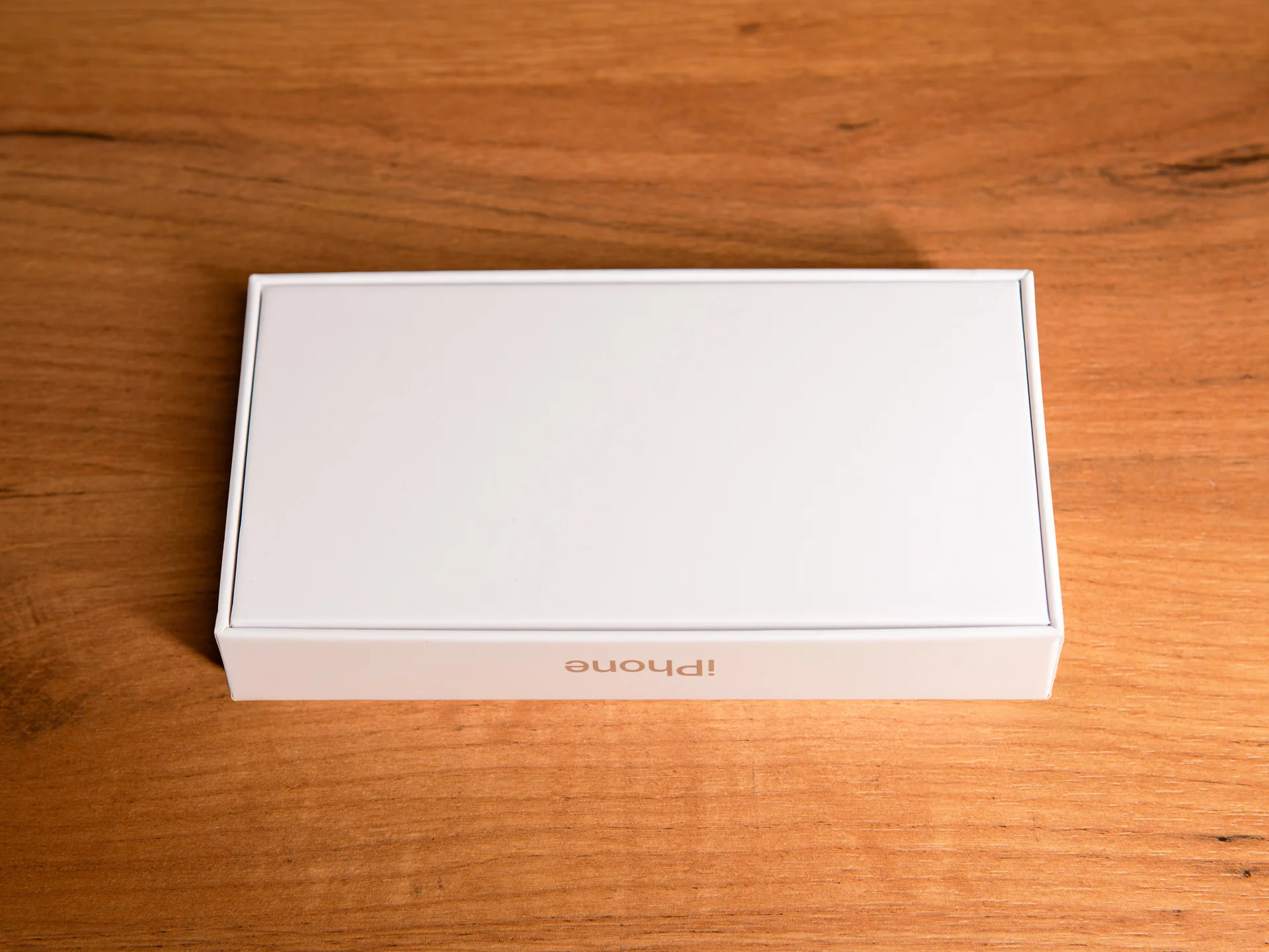 Коробка iPhone 16 White (Белый) - миниатюра 2
